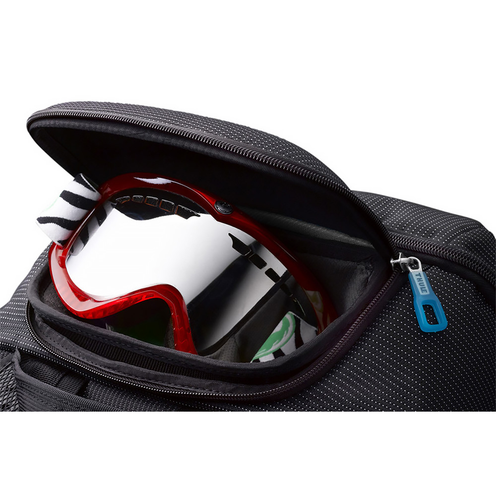 thule crossover rolling duffel 87l